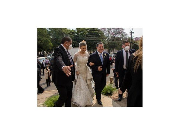 Casamiento de Sol Cartes tuvo permiso del ministerio de salud