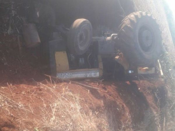 Tractor cayó a una zanja y aplastó a trabajador