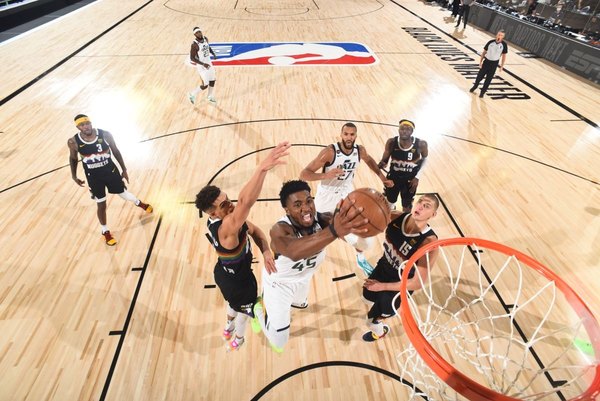 Nuggets y Clippers ganan en playoffs; Mitchell y Doncic entran en la historia