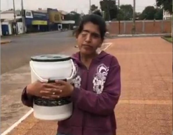 Joven vende tortitas para pagar su cirugía del ojo | Crónica