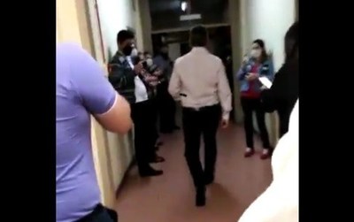 Al coro de “que se vaya, que se vaya”, despiden a Villordo de ANDE - ADN Paraguayo