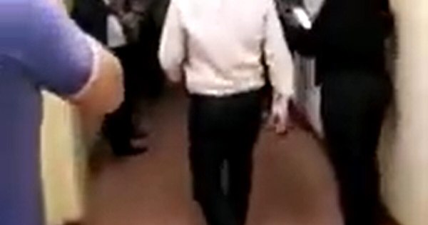 Entre abucheos y escraches, Villordo es “despedido” de la Ande