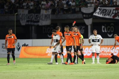 Olimpia sumó uno más a su larga lista de expulsados en el año