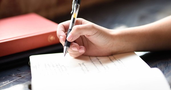 Concurso de poesía en homenaje a Emily Dickinson y Gladys Carmagnola