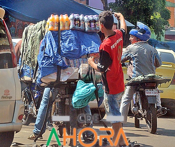 Contrabando que ingresa en moto alimenta negocios en los barrios y en el mercado de abasto