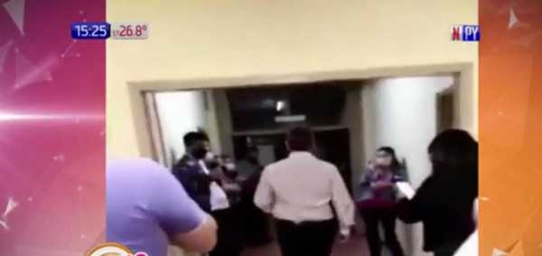 En medio de insultos abandonó Villordo la ANDE | Noticias Paraguay
