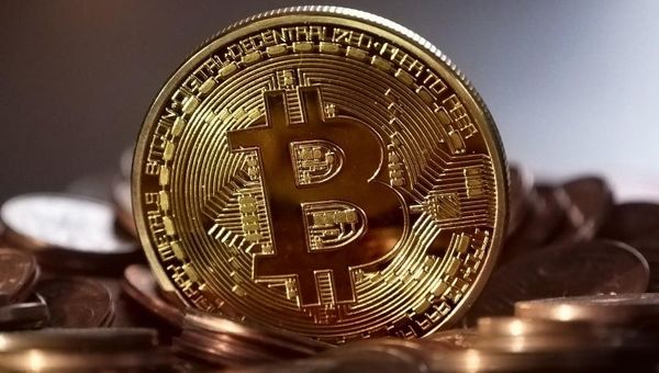 ¿Por qué invertir en Bitcoins ahora y qué tiene que ver Warren Buffet?