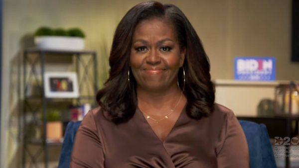 En la apertura de la convención demócrata, Michelle Obama apuntó contra Trump: "Es el presidente equivocado para Estados Unidos"