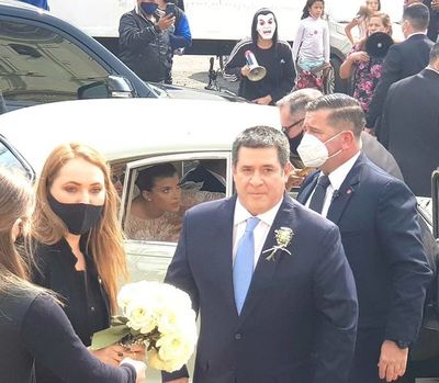 Fiscala afirma que Gobierno autorizó la boda de Sol Cartes - Nacionales - ABC Color