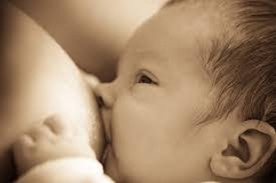 ¿Cómo debe alimentarse la mujer que da de mamar?