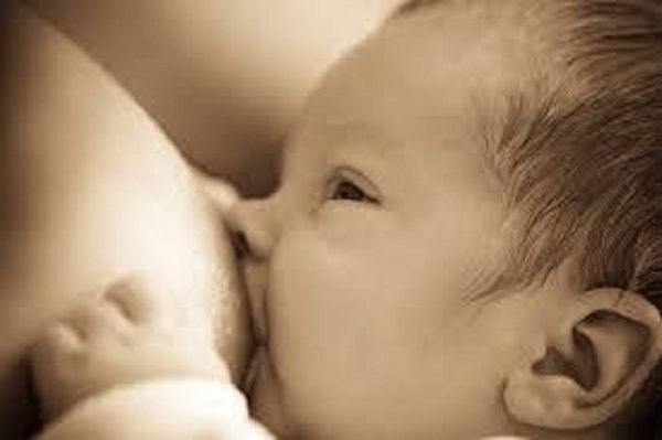 ¿Cómo debe alimentarse la mujer que da de mamar?