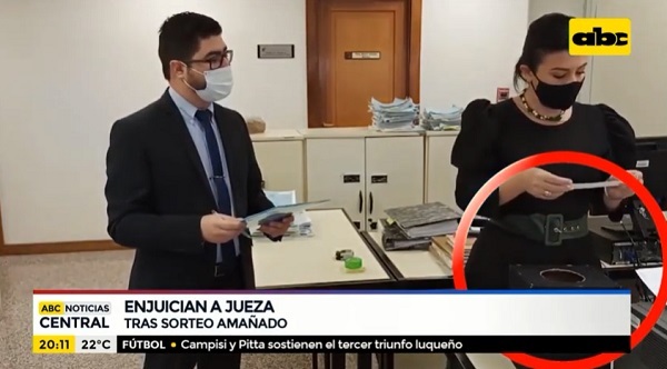 Jueza del sorteo "amañado" es enjuiciada por el Jurado
