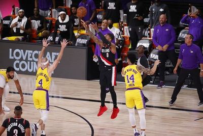 Lakers y Bucks caen en inicio de playoffs - Básquetbol - ABC Color