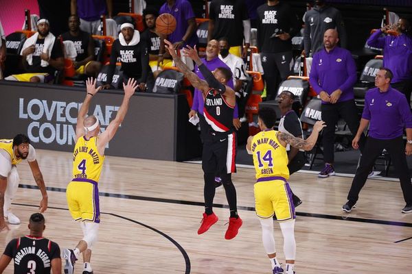 Lakers y Bucks caen en inicio de playoffs - Básquetbol - ABC Color