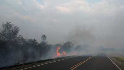 Incendios al costado de la Ruta Transchaco no cesan