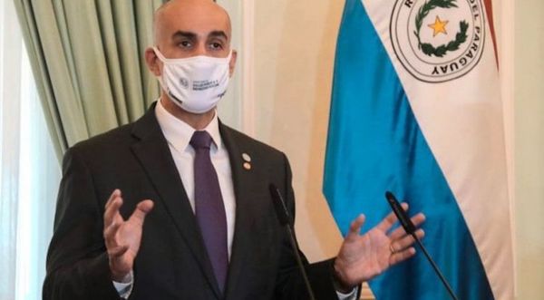 Covid-19: mil funcionarios de blanco aislados, 10 internados, 33 positivos en informe de ayer