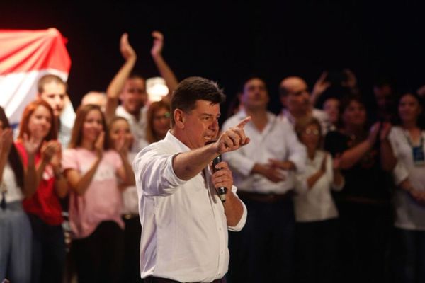 Efraín arremete contra Cartes: "estamos al arbitrio del capricho de un jefe mafioso que controla el país"