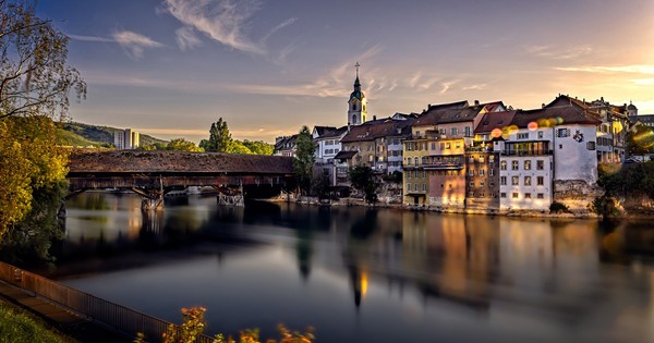Un pueblo en Suiza queda bañado en chocolate