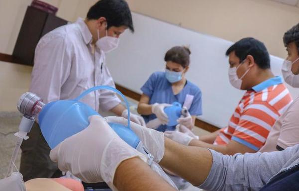 El 5% de los casos de Covid-19 corresponde al personal de blanco