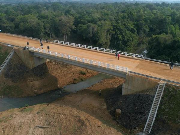 Gobierno inauguró 5 puentes y verificó obras viales en Caazapá - El Trueno