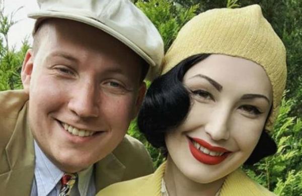 La historia de la pareja que vive como si fuera la década de 1930 - SNT