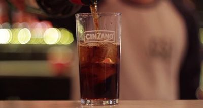 Mezcla de sabores exóticos en una bebida