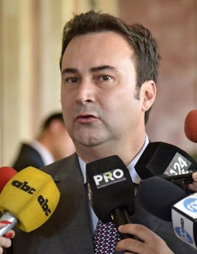 IPS: “El presidente administra políticamente el instituto; no entiende su manejo”, denuncia exfuncionario  - Noticiero Cardinal - ABC Color