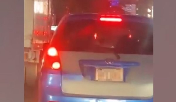 Pelea viral en un auto: filma todo y denuncia | Crónica