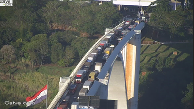 Camioneros BRASILEÑOS amenazan con PARALIZAR el paso de cargas por el PUENTE
