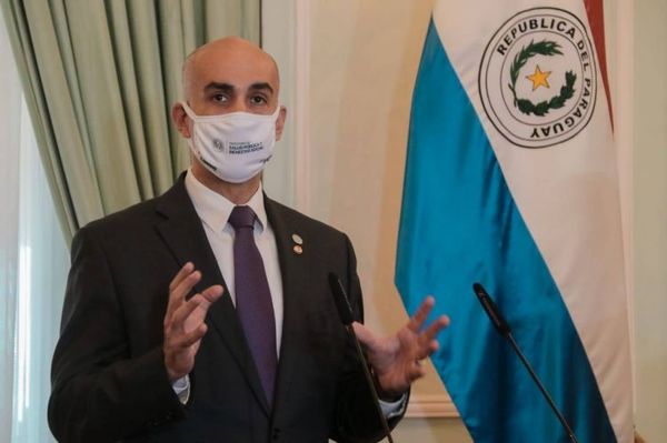 Mazzoleni pone en riesgo la vida de más de 8 millones de habitantes, dicen trabajadores de Clínicas
