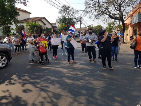 Funcionarios autoconvocados del IPS anuncian movilización para exigir insumos y el pago de las gratificaciones » Ñanduti