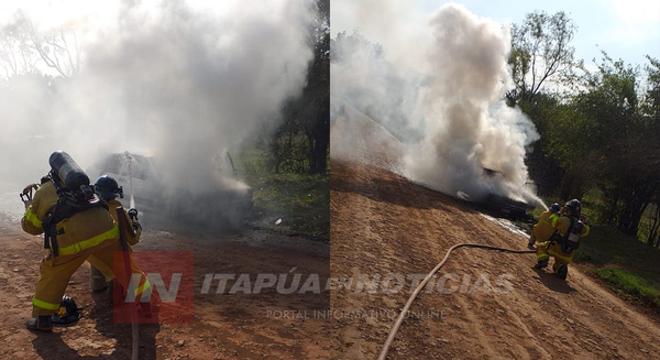 BOMBEROS SOFOCAN INCENDIO VEHICULAR EN GUAPO´Y TOMAS R. PEREIRA.