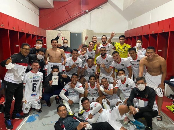 El increíble blooper y gol del paraguayo Julio Doldán en México