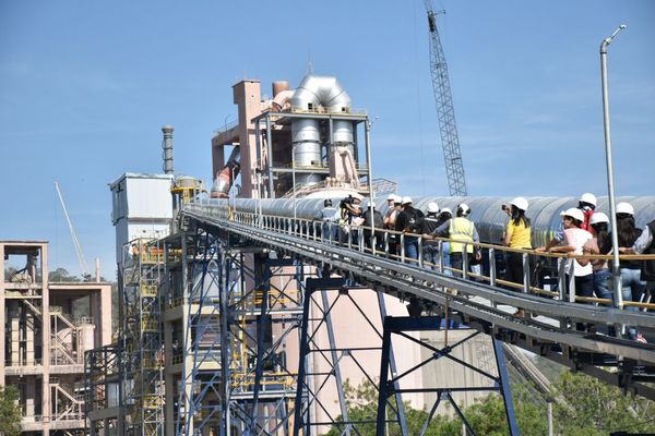 Ante exceso de demanda, cementera estatal anuncia refuerzo en su producción sin modificar precios
