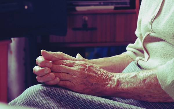 Hacer radio, un bálsamo 'antisoledad' para la tercera edad en Argentina » Ñanduti