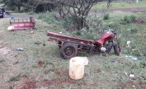 Camioneta embiste por motocarro y deja lesionado al conductor
