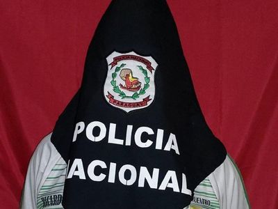 Sereno vio celular en bolsillo de una doña, pescó, escapó pero cayó