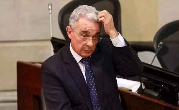 Imprevisto debate ideológico en el Senado por figura del colombiano Álvaro Uribe - ADN Paraguayo