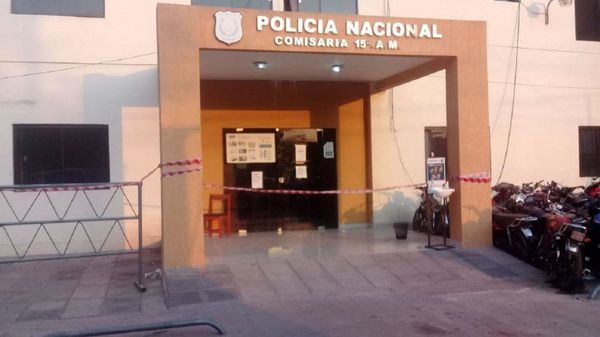 Brote de covid-19 en comisaría: Una fugada y 16 infectados | Noticias Paraguay
