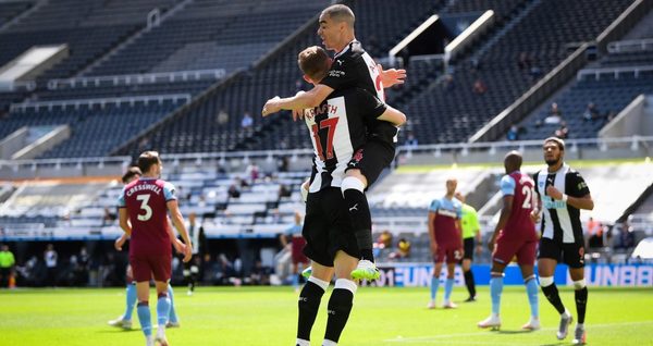 Balbuena ante Almirón, en la primera fecha de la Premier