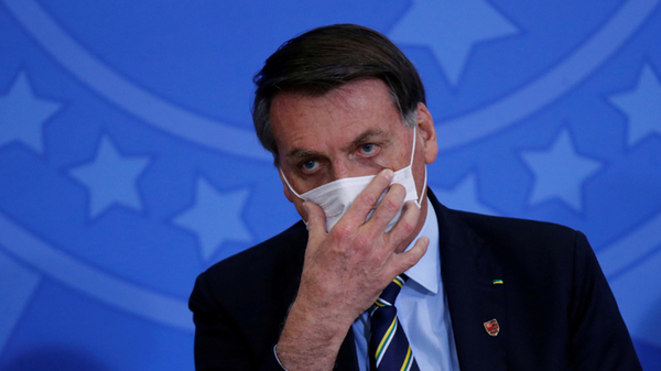 ¡Pequeño gran fail! Bolsonaro alzó upa a un hombre con enanismo, pensando que era un niño - Megacadena — Últimas Noticias de Paraguay
