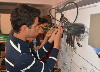 SNPP tiene 70 nuevas mallas curriculares y 1536 cursos en todo el país - El Trueno