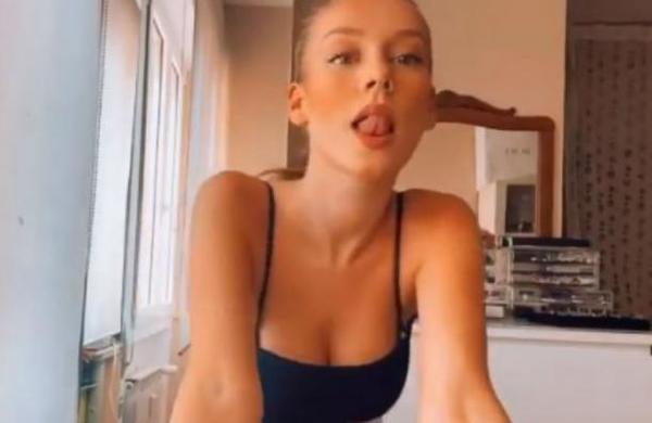 La foto de Ester Expósito posando en bikini que ya suma más de 6 millones de 'likes' - SNT