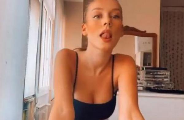 La foto de Ester Expósito posando en bikini que ya suma más de 6 millones de 'likes' - C9N