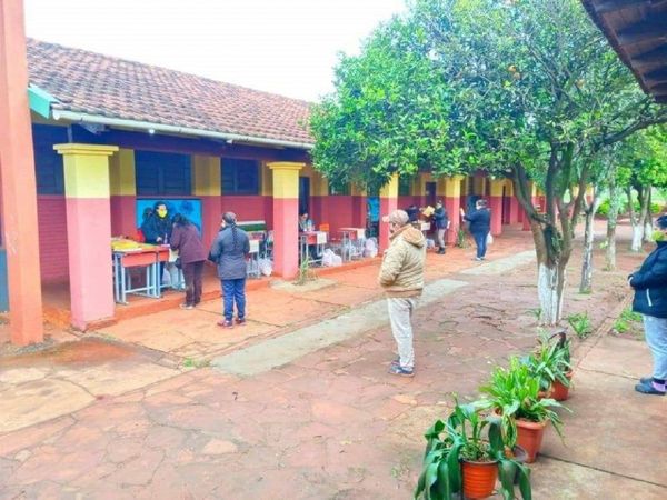 Instituciones educativas reciben kits de alimentos en Itapúa