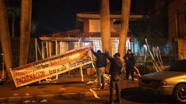 Fiscalía selectiva imputa a personas que realizaron “escrache” - Nacionales - ABC Color