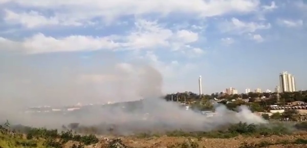 Siguen los trabajos para sofocar el incendio en la zona de la Costanera » Ñanduti