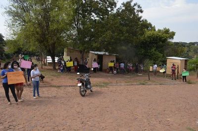 Vecinos denuncian ocupación de plaza y calle en San Antonio - Nacionales - ABC Color