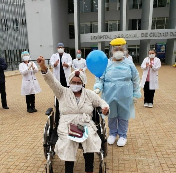 Primera paciente con covid-19 recibe su alta tras recibir terapia con plasma | Noticias Paraguay