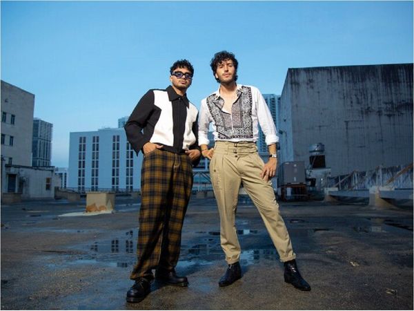 Sebastián Yatra lanza A dónde van y habla de su serie con Tini